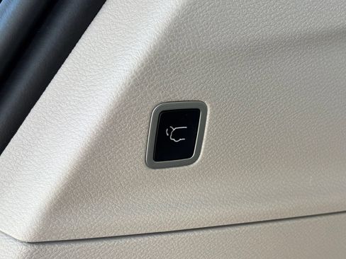 Used 2024 Chrysler Voyager LX FWD image 18