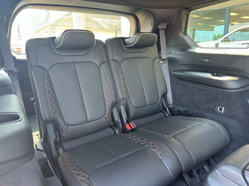 Used 2023 Jeep Grand Cherokee L Summit AWD/4WD image 33
