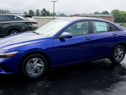 New 2024 Hyundai Elantra SE image 2