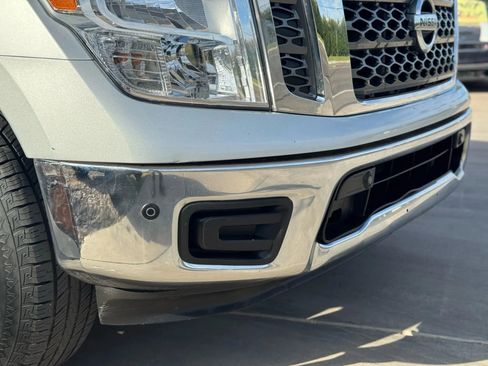 Used 2018 Nissan Titan SV w/ SV Convenience Package image 39