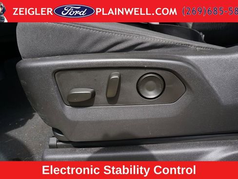 Used 2023 Chevrolet Silverado 1500 LT AWD/4WD image 16