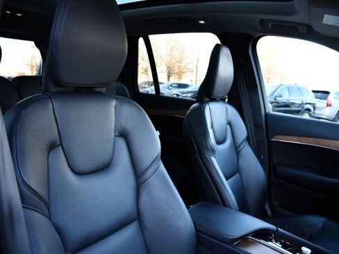 Certified 2023 Volvo XC90 B5 Plus w/ Protection Package Premier image 22