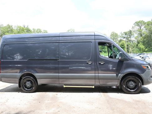 Used 2025 Mercedes-Benz Sprinter 2500 image 36
