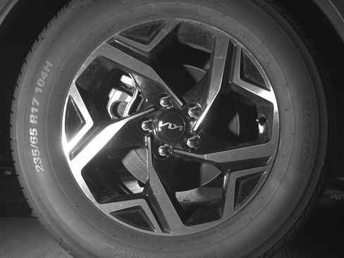 Used 2025 Kia Sportage LX image 15