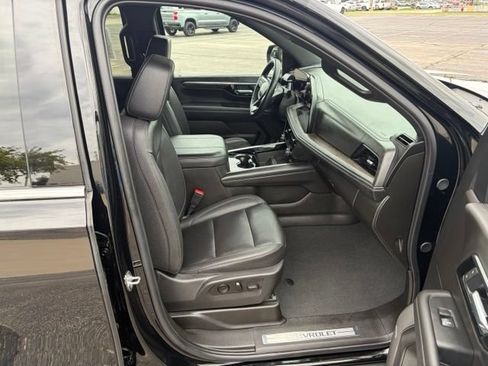 Used 2025 Chevrolet Tahoe LT w/ Comfort Package AWD/4WD image 17