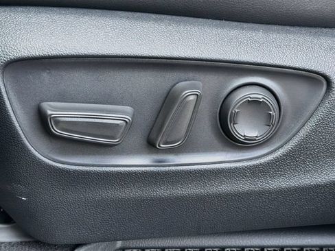 Used 2026 Toyota Sienna XSE FWD image 26