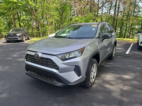 Used 2019 Toyota RAV4 LE image 14