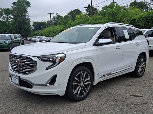 Used 2020 GMC Terrain Denali w/ Denali Premium Package AWD/4WD image 3