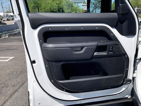 Certified 2025 Land Rover Defender 110 X-Dynamic SE AWD/4WD image 21