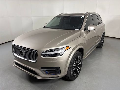 Used 2024 Volvo XC90 T8 Plus AWD/4WD image 4