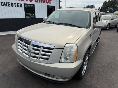 Used 2008 Cadillac Escalade AWD image 2