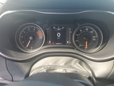 Used 2019 Jeep Cherokee Latitude w/ Popular Appearance Group AWD/4WD image 12