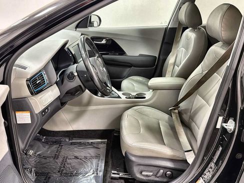 Used 2017 Kia Niro Touring FWD image 13