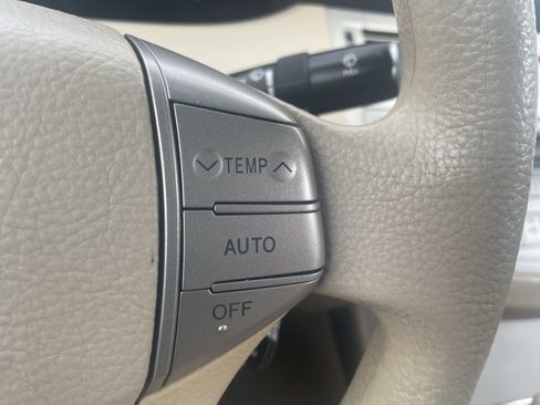 Used 2005 Toyota Avalon XLS FWD image 16