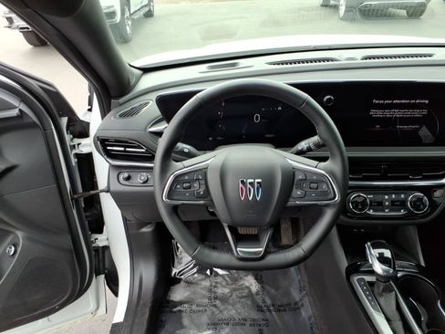 Used 2025 Buick Envista Sport Touring w/ Experience Buick Package FWD image 14