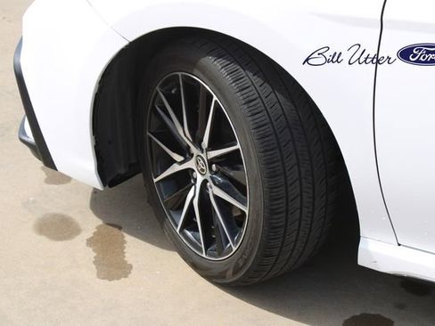 Used 2024 Toyota Camry SE w/ Convenience Package image 8