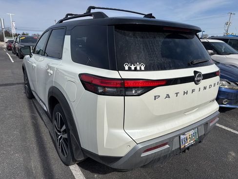 Used 2023 Nissan Pathfinder Platinum image 6