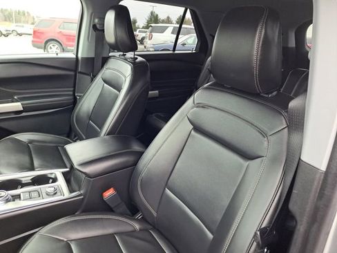 Certified 2023 Ford Explorer XLT w/ Equipment Group 202A image 9