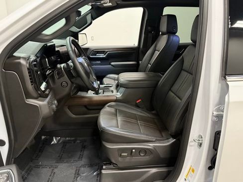 Used 2024 Chevrolet Silverado 1500 High Country w/ High Country Premium Package image 15