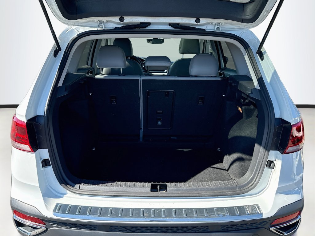 Used 2023 Volkswagen Taos SE w/ Panoramic Sunroof Package FWD image 33