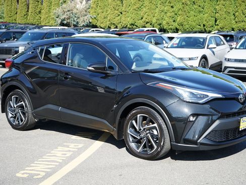 Used 2022 Toyota C-HR Limited image 4