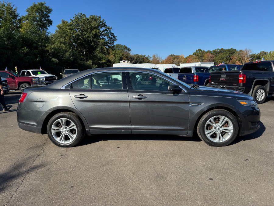 Used 2018 Ford Taurus SE FWD image 6