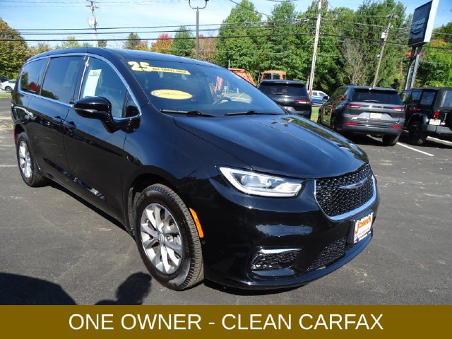 Certified 2025 Chrysler Pacifica Select w/ Uconnect Theater Family Group AWD/4WD image 1