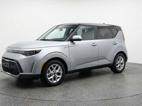 Used 2025 Kia Soul LX w/ LX Technology Package image 3