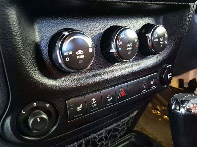 Used 2013 Jeep Wrangler Unlimited Rubicon AWD/4WD image 19