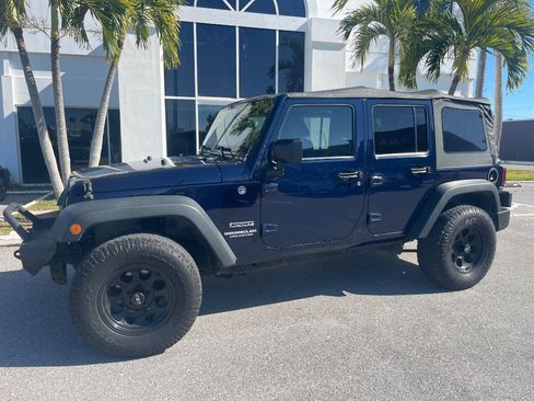Used 2013 Jeep Wrangler Unlimited Sport image 2