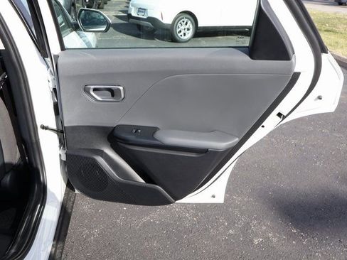 New 2025 Kia K4 LXS image 13
