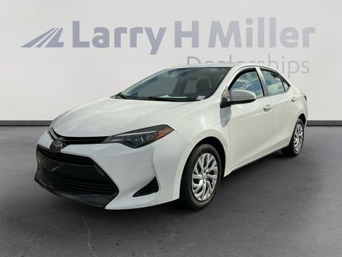 Used 2019 Toyota Corolla LE image 1