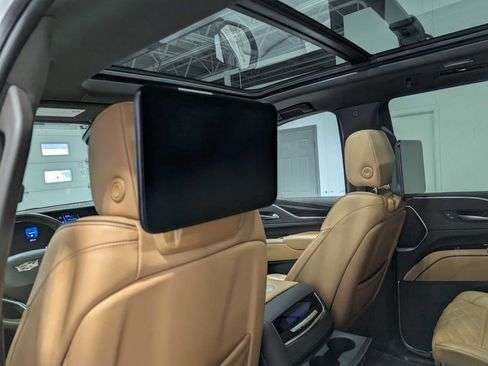Used 2023 Cadillac Escalade Premium Luxury image 25