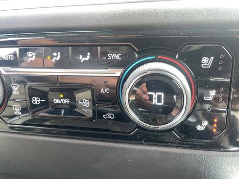 Used 2024 Chevrolet Silverado 3500 High Country w/ Technology Package image 34