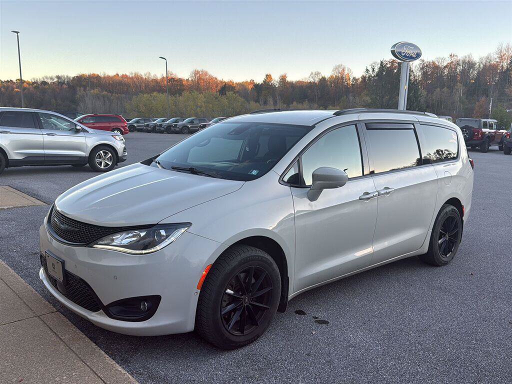 Used 2020 Chrysler Pacifica Touring-L AWD/4WD image 1