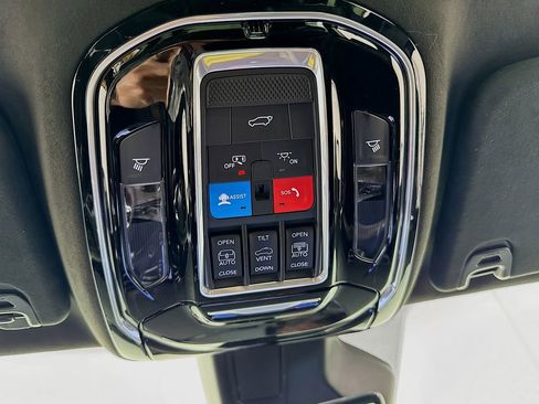 Used 2023 Jeep Grand Wagoneer Series II image 21