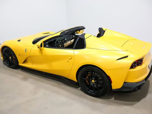 Used 2022 Ferrari 812 GTS image 21