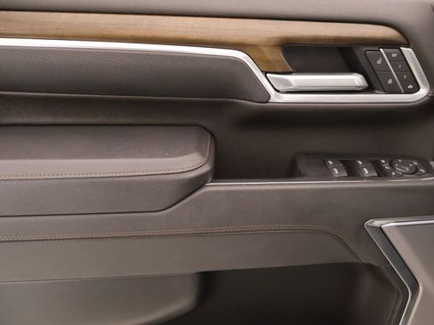 Used 2025 Chevrolet Silverado 2500 High Country w/ High Country Premium Package AWD/4WD image 16