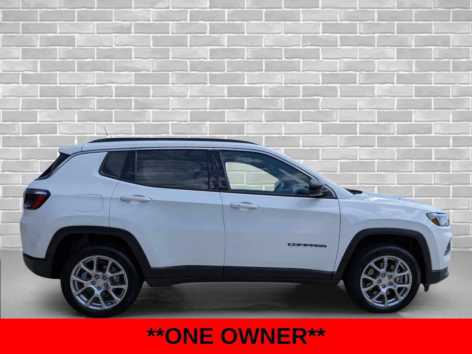 Used 2024 Jeep Compass Latitude AWD/4WD image 7