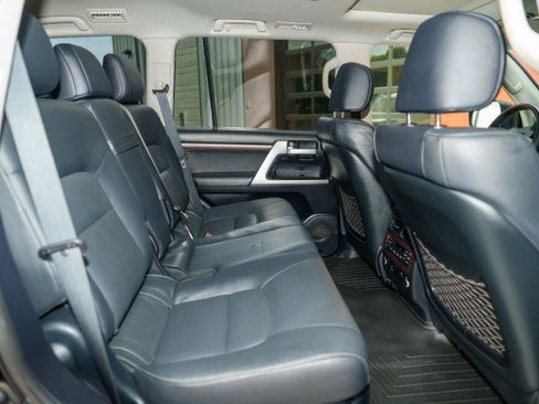 Used 2017 Toyota Land Cruiser image 20