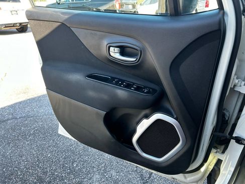 Used 2018 Jeep Renegade Sport w/ Power & Air Group image 28