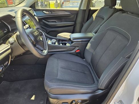 Used 2023 Jeep Grand Cherokee L Laredo AWD/4WD image 9