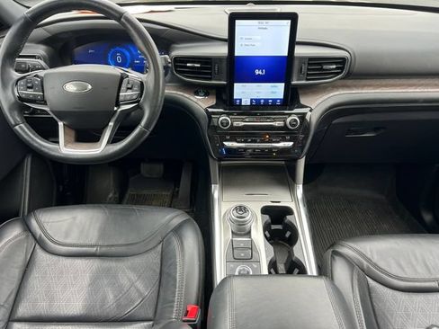Used 2021 Ford Explorer Platinum w/ Equipment Group 601A AWD/4WD image 2