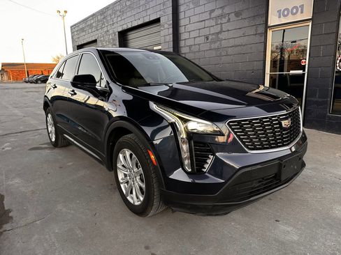 Used 2020 Cadillac XT4 Luxury w/ Cold Weather Package image 2