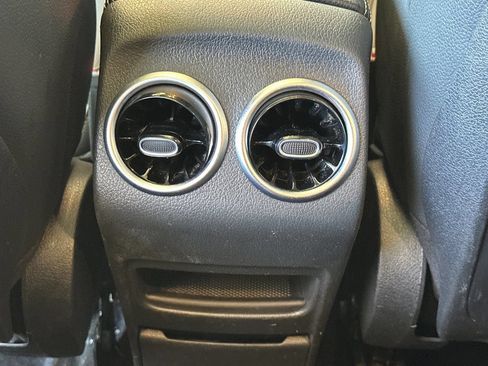 Certified 2022 Mercedes-Benz GLB 250 4MATIC image 18
