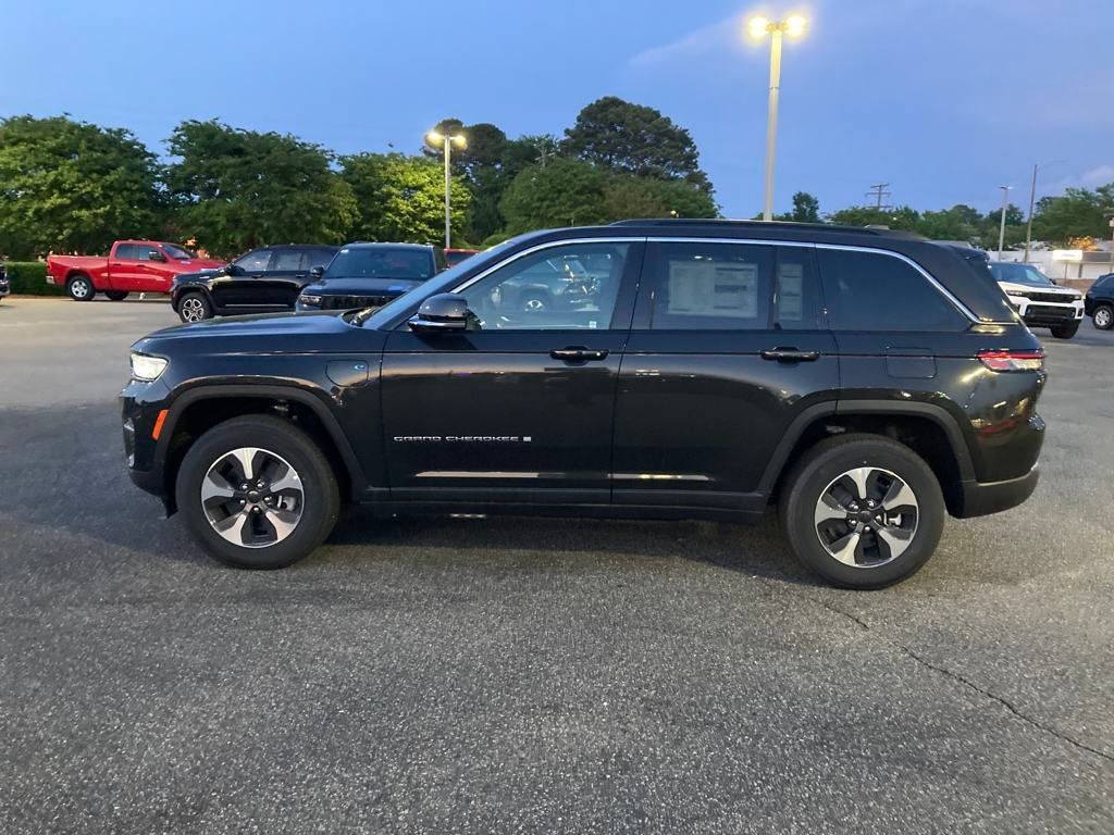 New 2024 Jeep Grand Cherokee Limited 4xe w/ Luxury Tech Group II AWD/4WD image 2