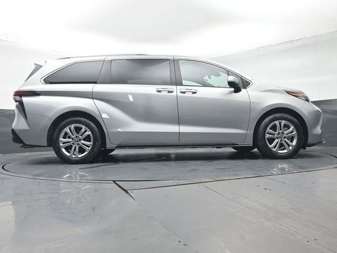 Certified 2023 Toyota Sienna Platinum image 43