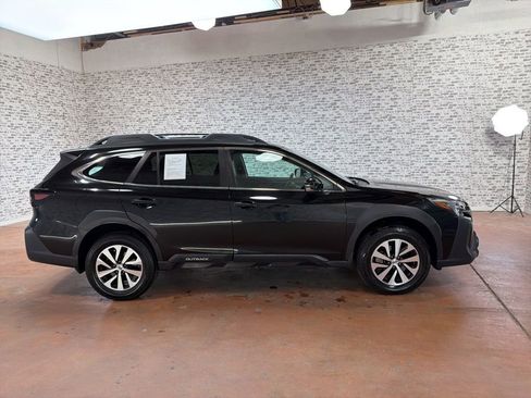 Used 2023 Subaru Outback Premium image 8