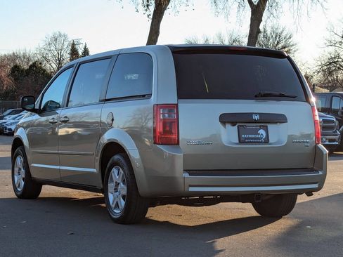 Used 2010 Dodge Grand Caravan SE image 9