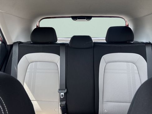 Used 2025 Hyundai Venue SEL FWD image 17